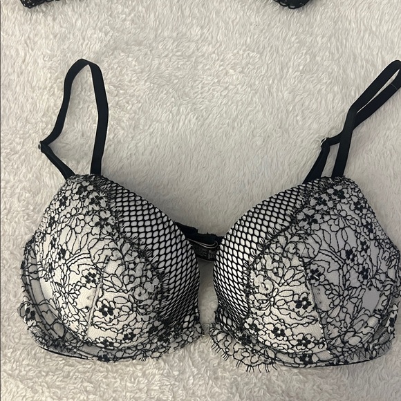 Victoria’s Secret Very Sexy Push-up Plunge Bras 7 total 32A - Picture 9 of 12